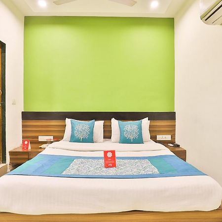 Super Hotel O Apollo Ahmedabad Buitenkant foto