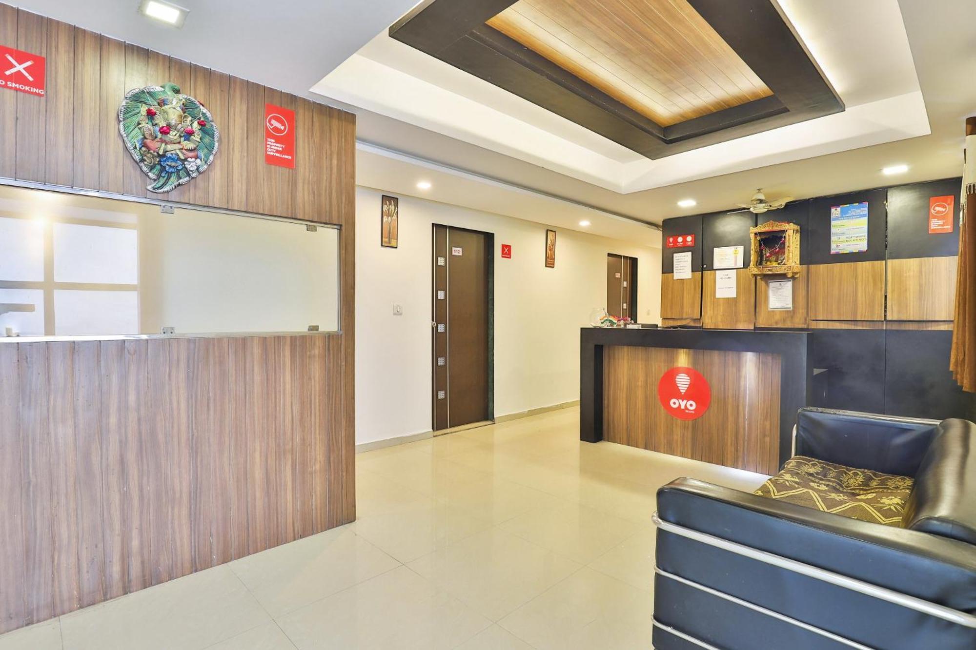 Super Hotel O Apollo Ahmedabad Buitenkant foto